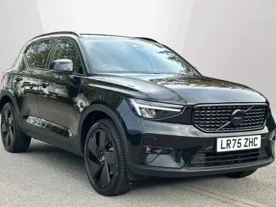 Ny Volvo XC40 Plus 2025 Svart SUV