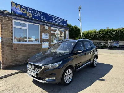 Käytetty MG ZS Excite 106 HP (77 kW) 2018 Musta Katumaasturi