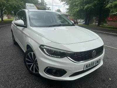 Used Fiat Tipo Lounge 120 HP (88 kW) 2016 White Hatchback