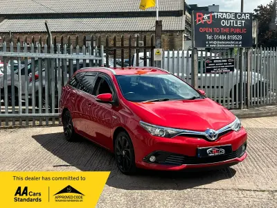 Used Toyota Auris Hybrid Design 2016 Red Estate