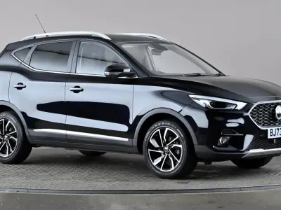Käytetty MG ZS Exclusive 106 HP (77 kW) 2023 Musta Katumaasturi
