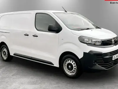 Used Vauxhall Vivaro 120 HP (88 kW) 2024 White MPV