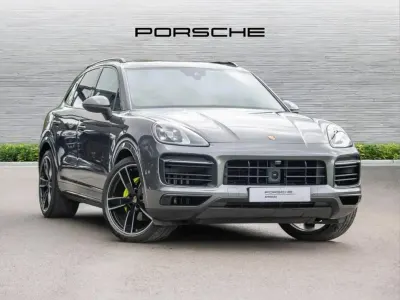 Usado Porsche Cayenne 456 CV (335 kW) 2023 Gris SUV