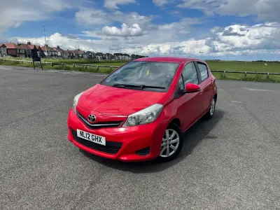 Used Toyota Yaris 69 HP (50 kW) 2012 Red Hatchback