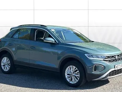 Usado VW T-Roc Life 110 HP (80 kW) 2023 Azul SUV