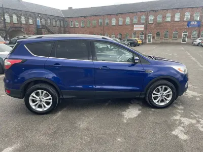 Usado Ford Kuga Titanium 120 HP (88 kW) 2017 Azul SUV