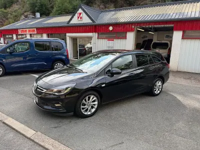 Used Vauxhall Astra 110 HP (80 kW) 2018 Black Estate
