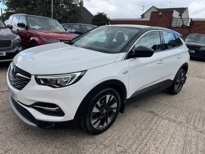 Used Vauxhall Grandland X Sport 130 HP (95 kW) 2019 White SUV