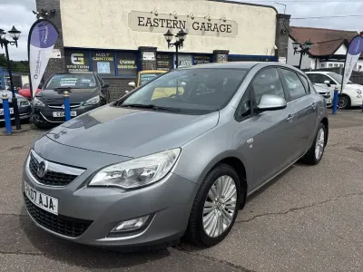 Used Vauxhall Astra Excite 115 HP (84 kW) 2011 Silver Hatchback