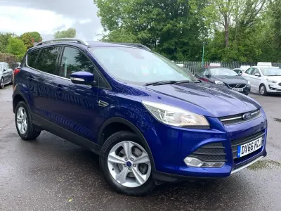 Usado Ford Kuga Zetec 150 HP (110 kW) 2016 Azul SUV