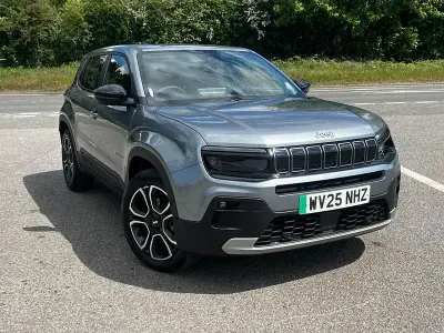 Begagnad Jeep Avenger Summit 114 kW (156 HK) 2025 Grå SUV