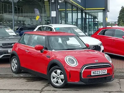 Usado Mini Cooper Classic 136 CV (100 kW) 2023 Rojo Utilitario