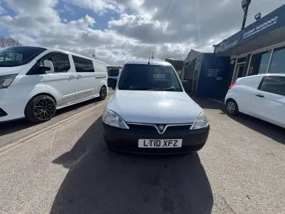 Usado Vauxhall Combo 75 HP (55 kW) 2010 Branco Monovolume