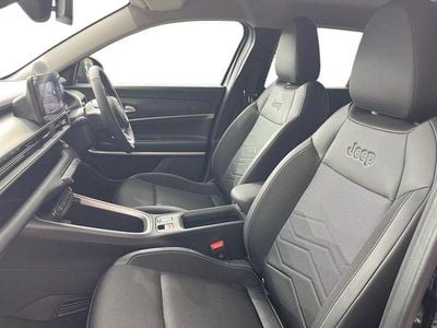 Begagnad Jeep Avenger EV Summit 113 kW (154 HK) 2025 Svart SUV