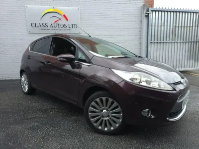 Begagnad Ford Fiesta Titanium 2009 Röd Halvkombi