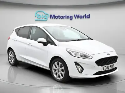 Używany Ford Fiesta Trend 85 KM (62 kW) 2019 Biały Hatchback