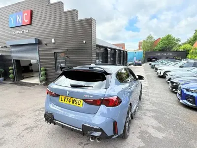Begagnad BMW M135 Comfort Edition 300 HK (220 kW) 2024 Grå Halvkombi
