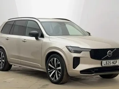 Usado Volvo XC90 Plus 250 CV (183 kW) 2025 Dorado SUV