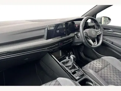 Second-hand VW Golf VIII R-line 130 CP (95 kW) 2023 Gri Hatchback