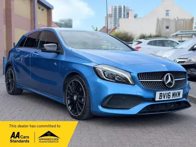 Begagnad Mercedes A180 AMG Line Premium 2016 Blå Halvkombi