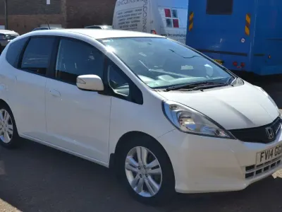 Używany Honda Jazz ES 99 KM (72 kW) 2014 Biały Hatchback