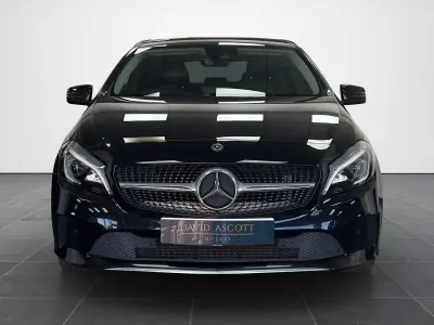 Begagnad Mercedes A180 Premium 2017 Svart Halvkombi