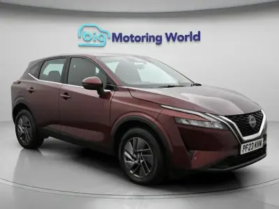 Used Nissan Qashqai Acenta Premium 140 HP (102 kW) 2023 Red SUV