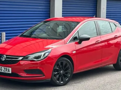 Used Vauxhall Astra 100 HP (73 kW) 2016 Red Hatchback