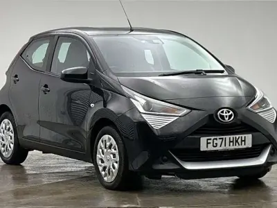 Used Toyota Aygo X-play 72 HP (52 kW) 2021 Black Hatchback