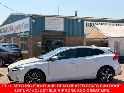 Used Volvo V40 R-Design 150 HP (110 kW) 2019 White Hatchback