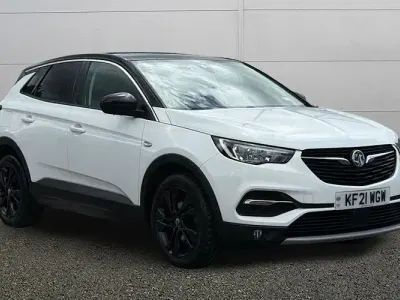 Used Vauxhall Grandland X SRi 131 HP (96 kW) 2021 White SUV