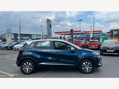 Used Renault Captur Play 90 HP (66 kW) 2019 Metallic  ocean blue  SUV