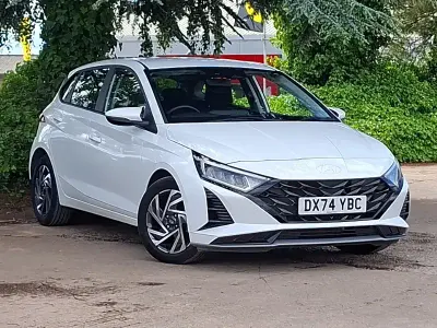 Used Hyundai i20 Advanced 100 HP (73 kW) 2024 White Hatchback