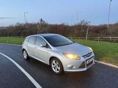 Used Ford Focus Zetec 125 HP (91 kW) 2012 Silver Hatchback