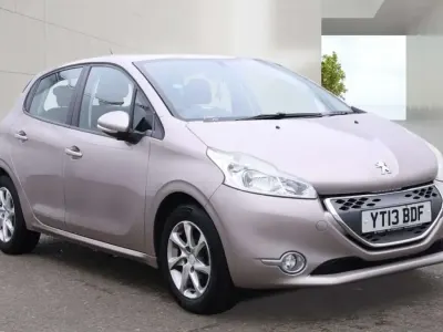 Used Peugeot 208 Active 70 HP (51 kW) 2013 Pink Hatchback