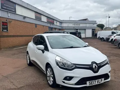 Used Renault Clio Dynamique 75 HP (55 kW) 2017 White Hatchback
