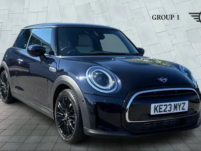 Begagnad Mini Cooper Exclusive 136 HK (100 kW) 2023 Svart Halvkombi