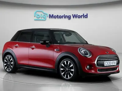 Begagnad Mini Cooper Exclusive 136 HK (100 kW) 2020 Röd Halvkombi