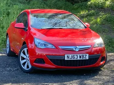 Używany Vauxhall Astra GTC Sport 140 KM (102 kW) 2013 Czerwony Coupe