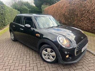 Black Used 2016 Mini Cooper D Hatch Hatchback | £5,490 (Fair price)