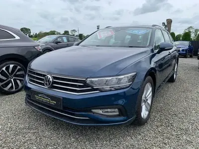 Used VW Passat SE 150 HP (110 kW) 2020 Blue Estate