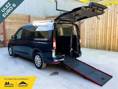 Used Ford Grand Tourneo Connect 122 HP (89 kW) 2024 Blue MPV