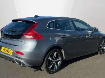 Begagnad Volvo V40 R-Design 122 HK (89 kW) 2019 Grå Halvkombi