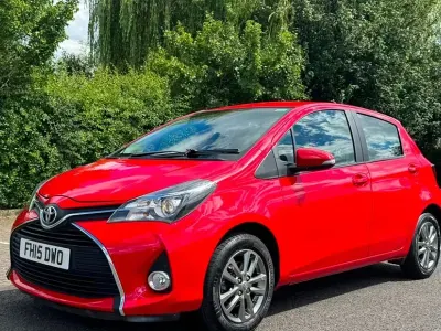 Used Toyota Yaris 99 HP (72 kW) 2015 Red Hatchback