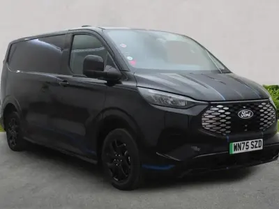 Begagnad Ford E-Transit Sport 160 kW (218 HK) 2025 Svart Van