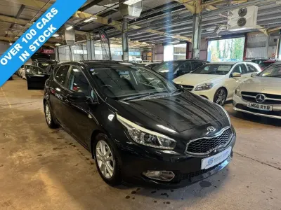 Usado Kia Ceed 89 CV (65 kW) 2015 Negro Utilitario