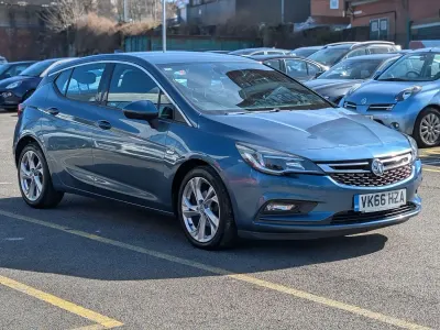 Used Vauxhall Astra SRi 110 HP (80 kW) 2016 Blue Hatchback