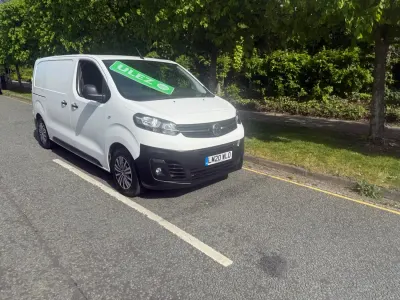 Gebraucht Vauxhall Vivaro 100 PS (73 kW) 2020 Weiß Van / Kleinbus