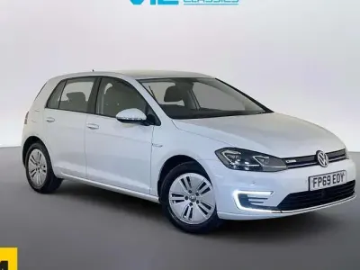 Begagnad VW e-Golf 100 kW (136 HK) 2019 Vit Halvkombi