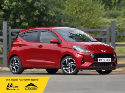 Used Hyundai i10 Premium 67 HP (49 kW) 2022 Red Hatchback